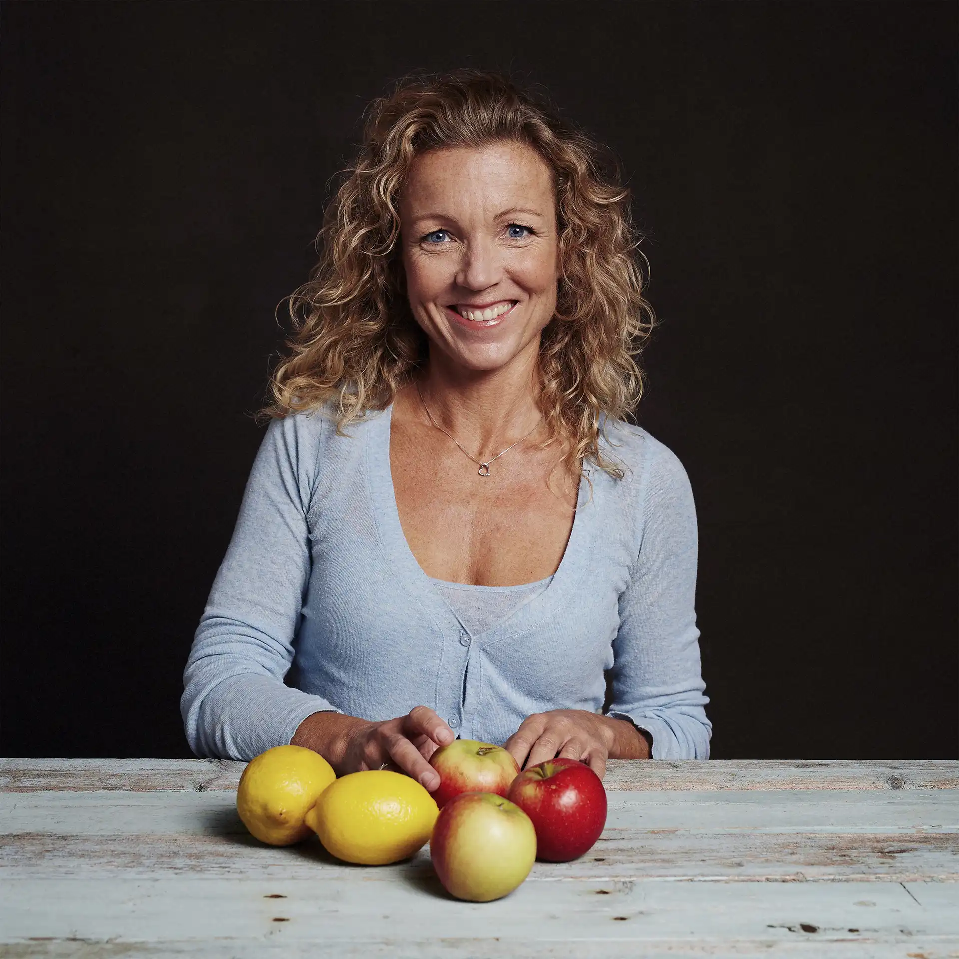 Bramat og Sunn&Sprek drives av ernæringsfysiolog Cathrine Borchsenius som er en kjent formidler av ernæring gjennom media og sosiale medier. Med seg på laget har hun flere dyktige og inspirerende fagfolk med bachelor/master innenfor ernæring, fysiologi og fysisk aktivitet. Sammen gir de deg nyttige tips og råd om kosthold og trening hver uke.